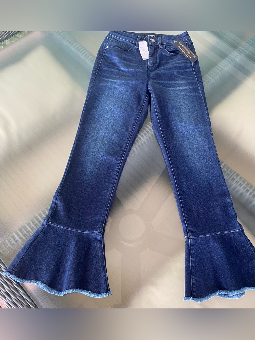 🍒 BEBE. Women's Dark Blue Jeans, Cropped, Ruffled hem. Size 26. Stretchy NWT🍒